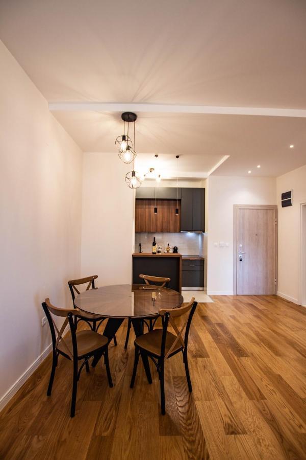 Follow The Sun - 4 Person Apartment Bar Exterior foto